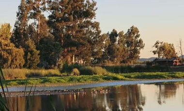 Vendo casa con acceso al LAGO RAPEL
