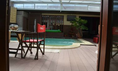 Chalet con piscina y quincho. Zona San Jose.