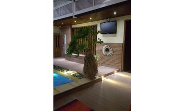 Chalet con piscina y quincho. Zona San Jose.