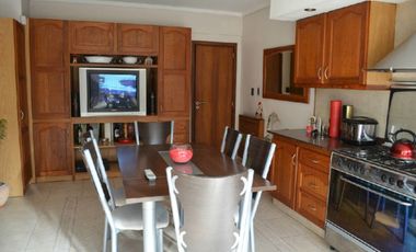 Chalet con piscina y quincho. Zona San Jose.