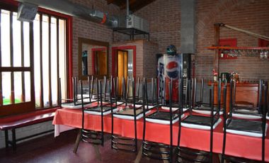 Chalet con piscina y quincho. Zona San Jose.