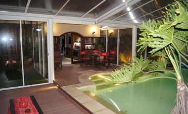 Chalet con piscina y quincho. Zona San Jose.