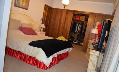 Chalet con piscina y quincho. Zona San Jose.