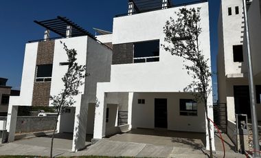 CASA  EN VENTA BALCONES SAN PATRICIO ESCOBEDO