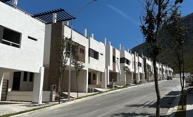 CASA  EN VENTA BALCONES SAN PATRICIO ESCOBEDO