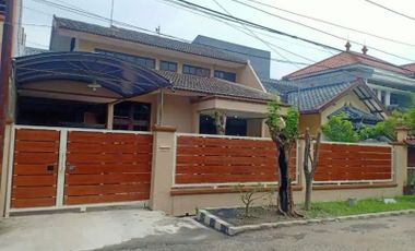 Rumah di Jalan Raya Saronojiwo Daerah Tenggilis Kota Surabaya