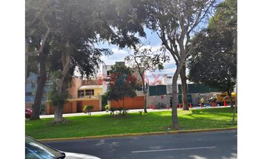 ✨ Amplio Y Moderno Departamento En Av. Floresta – Urb. Chacarilla ✨
