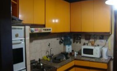 Propiedad ubicada a 300 metros de Avenida Espora .