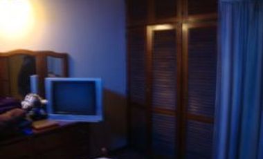 Propiedad ubicada a 300 metros de Avenida Espora .