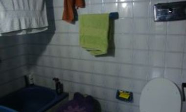 Propiedad ubicada a 300 metros de Avenida Espora .