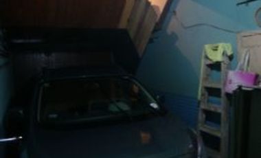 Propiedad ubicada a 300 metros de Avenida Espora .