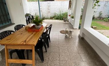VENTA CASA AMPLIA CON IMPORTANTE LOTE