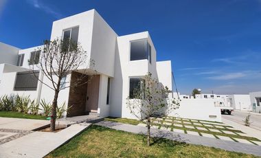 Casa en venta al Norte de Ags, Residencial Zarzales, Jesús María
