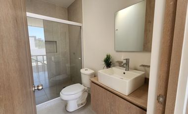 Casa en venta al Norte de Ags, Residencial Zarzales, Jesús María