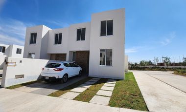 Casa en venta al Norte de Ags, Residencial Zarzales, Jesús María