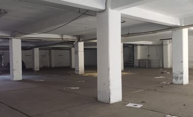 Edifico a una cuadra  de la luna, ideal escuela u oficinas