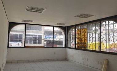 Edifico a una cuadra  de la luna, ideal escuela u oficinas