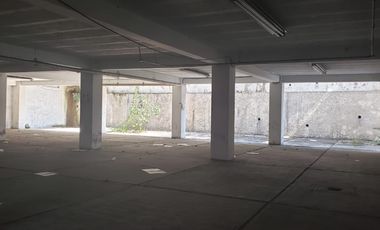 Edifico a una cuadra  de la luna, ideal escuela u oficinas