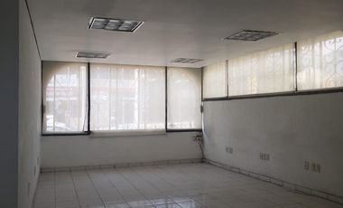 Edifico a una cuadra  de la luna, ideal escuela u oficinas