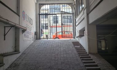 Edifico a una cuadra  de la luna, ideal escuela u oficinas