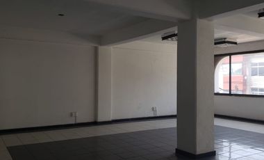 Edifico a una cuadra  de la luna, ideal escuela u oficinas