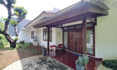 Single House dgn Kolam Renang di Ampera & Unit Bagus Kondisi Semi Furnished HSE-A0591