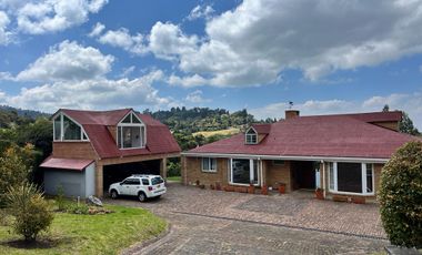 Casa Campestre En Chía Con Espectacular Vista, En Condominio Privado