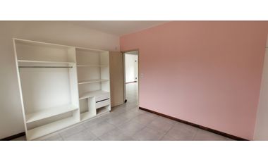 Venta Departamento 3 AMB, con Pileta.- Pasaje Las Palmas