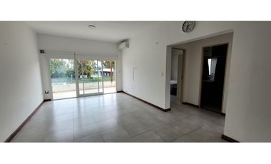 Venta Departamento 3 AMB, con Pileta.- Pasaje Las Palmas