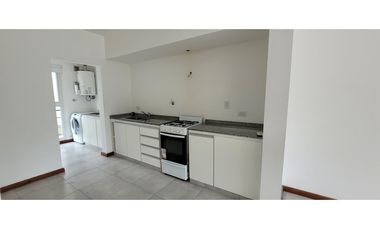 Venta Departamento 3 AMB, con Pileta.- Pasaje Las Palmas