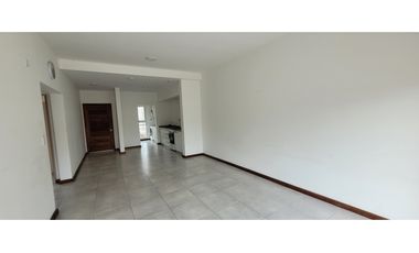 Venta Departamento 3 AMB, con Pileta.- Pasaje Las Palmas