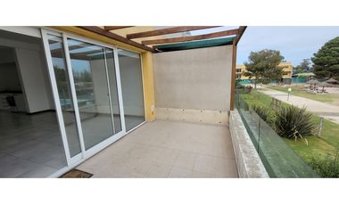Venta Departamento 3 AMB, con Pileta.- Pasaje Las Palmas