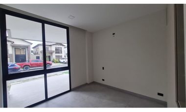 VENDO CASA POR ESTRENAR EN ISLA CELESTE