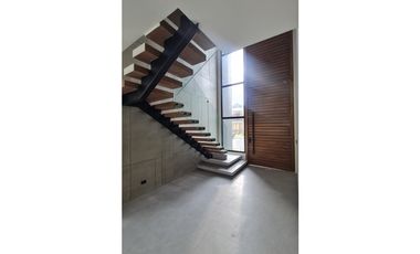 VENDO CASA POR ESTRENAR EN ISLA CELESTE