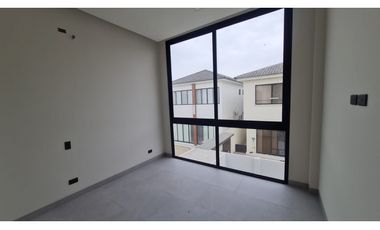 VENDO CASA POR ESTRENAR EN ISLA CELESTE