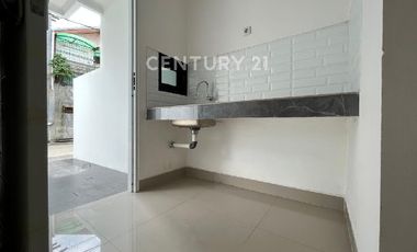 DISEWAKAN Rumah BRAND NEW 2 Lantai LT 42 Lokasi Fantastis Cempaka Putih Tengah Jarang ada