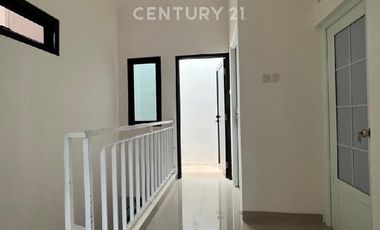 DISEWAKAN Rumah BRAND NEW 2 Lantai LT 42 Lokasi Fantastis Cempaka Putih Tengah Jarang ada