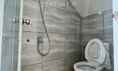 DISEWAKAN Rumah BRAND NEW 2 Lantai LT 42 Lokasi Fantastis Cempaka Putih Tengah Jarang ada