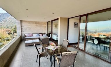 Amplio departamento en venta de 5 dorm. en Vitacura,