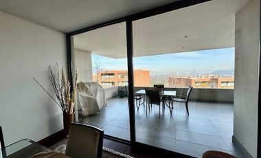 Amplio departamento en venta de 5 dorm. en Vitacura,