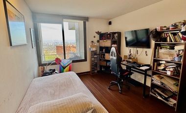 Amplio departamento en venta de 5 dorm. en Vitacura,