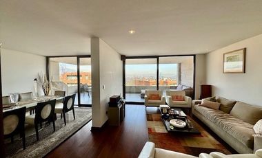 Amplio departamento en venta de 5 dorm. en Vitacura,
