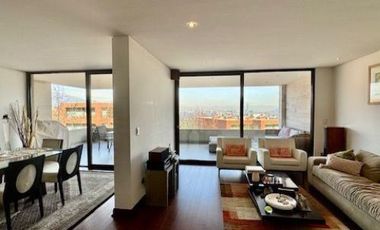 Amplio departamento en venta de 5 dorm. en Vitacura,