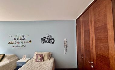 Amplio departamento en venta de 5 dorm. en Vitacura,