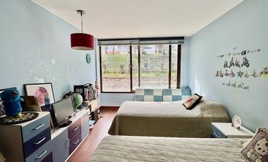 Amplio departamento en venta de 5 dorm. en Vitacura,