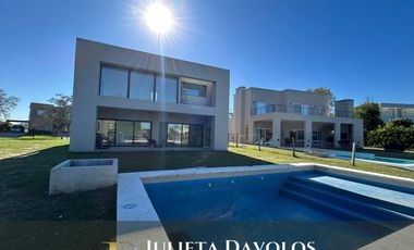 Casa en Venta 6 ambientes Barrio El Canton Norte a la laguna