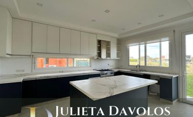 Casa en Venta 6 ambientes Barrio El Canton Norte a la laguna