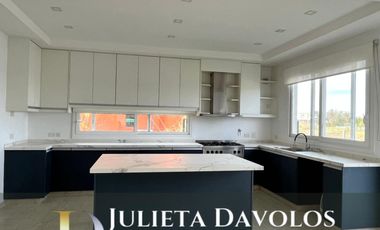Casa en Venta 6 ambientes Barrio El Canton Norte a la laguna