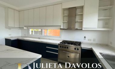 Casa en Venta 6 ambientes Barrio El Canton Norte a la laguna