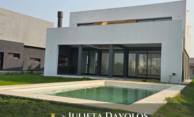 Casa en Venta 6 ambientes Barrio El Canton Norte a la laguna